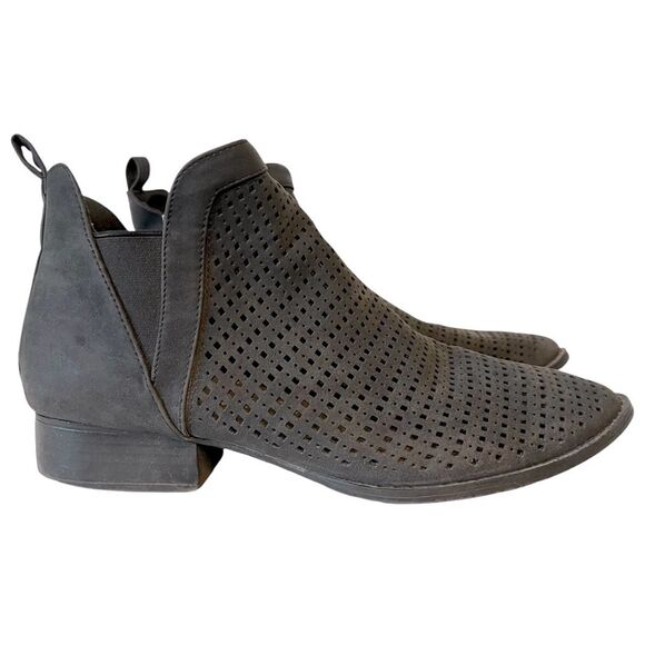 Restricted women’s Grey heel ankle boots size 8.5 - Picture 1 of 15